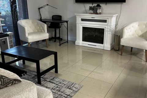 Condominio en alquiler en Davie, Florida, 2 dormitorios, 109.9 m2 № 1215995 - foto 1