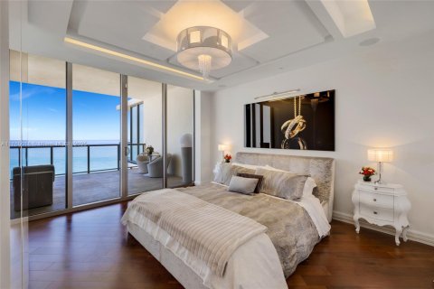 Condo in Bal Harbour, Florida, 2 bedrooms  № 1715861 - photo 4