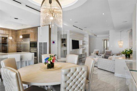 Condo in Bal Harbour, Florida, 2 bedrooms  № 1715861 - photo 17