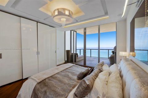 Condo in Bal Harbour, Florida, 2 bedrooms  № 1715861 - photo 12