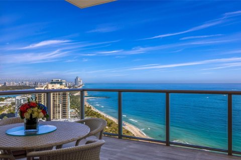 Condo in Bal Harbour, Florida, 2 bedrooms  № 1715861 - photo 1