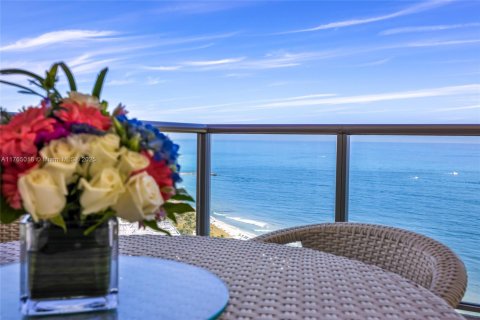 Condo in Bal Harbour, Florida, 2 bedrooms  № 1715861 - photo 10