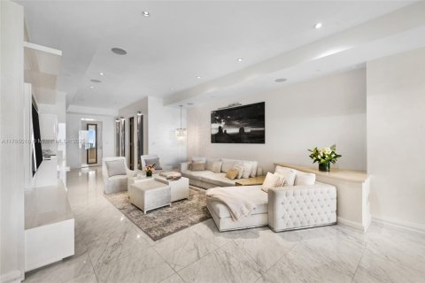 Condo in Bal Harbour, Florida, 2 bedrooms  № 1715861 - photo 26