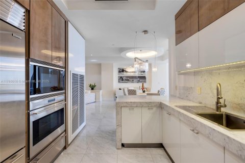 Condo in Bal Harbour, Florida, 2 bedrooms  № 1715861 - photo 25
