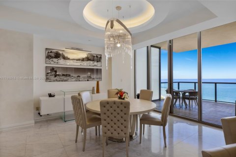 Condo in Bal Harbour, Florida, 2 bedrooms  № 1715861 - photo 7