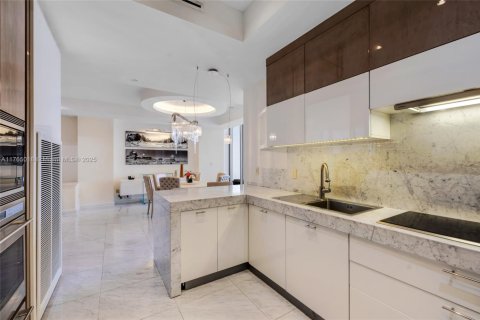 Condo in Bal Harbour, Florida, 2 bedrooms  № 1715861 - photo 24