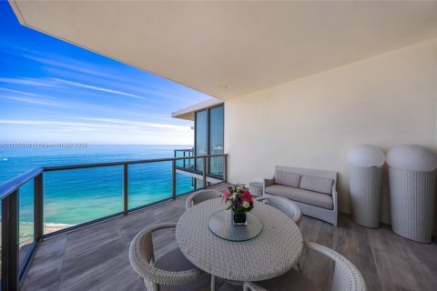 Condo in Bal Harbour, Florida, 2 bedrooms  № 1715861 - photo 6