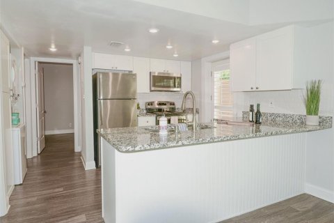 Apartamento en alquiler en Tampa, Florida, 2 dormitorios, 92.9 m2 № 1904149 - foto 2