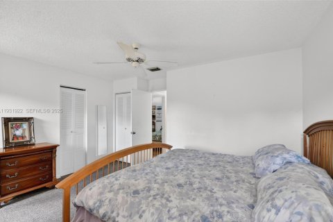 House in Greenacres, Florida 2 bedrooms, 107.49 sq.m. № 2055209 - photo 16