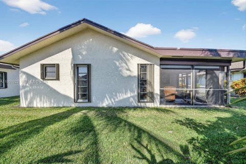 House in Greenacres, Florida 2 bedrooms, 107.49 sq.m. № 2055209 - photo 26