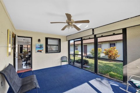 House in Greenacres, Florida 2 bedrooms, 107.49 sq.m. № 2055209 - photo 21