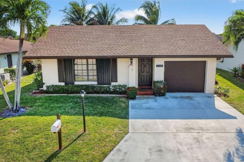 House in Greenacres, Florida 2 bedrooms, 107.49 sq.m. № 2055209 - photo 29