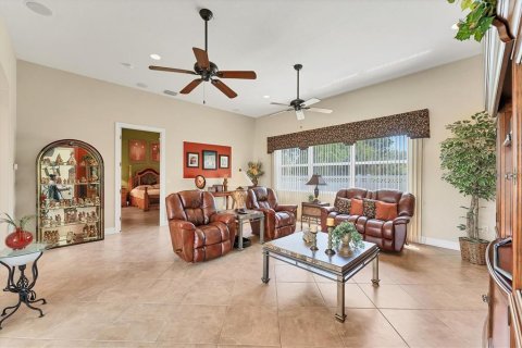 House in Englewood, Florida 3 bedrooms, 210.98 sq.m. № 1916563 - photo 8