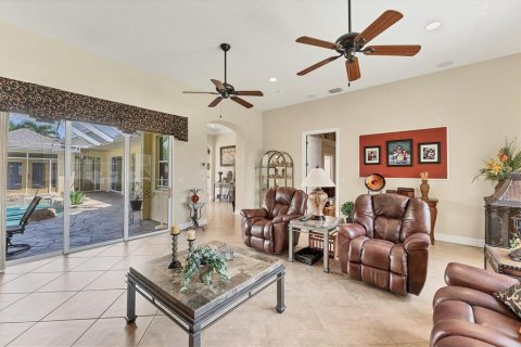 House in Englewood, Florida 3 bedrooms, 210.98 sq.m. № 1916563 - photo 9