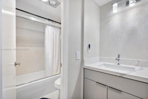 Купить кондоминиум в Авентура, Флорида 2 спальни, 101.45м2, № 2049213 - фото 12