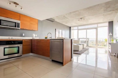 Condo in Miami, Florida, 1 bedroom  № 1991154 - photo 5