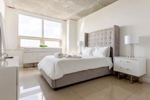Condo in Miami, Florida, 1 bedroom  № 1991154 - photo 8