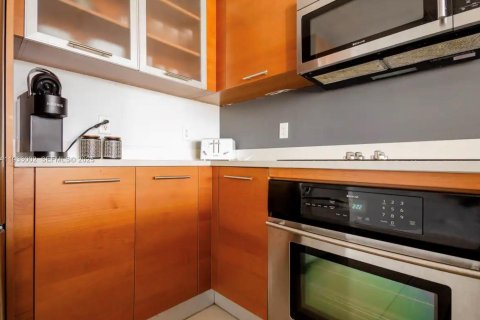 Condo in Miami, Florida, 1 bedroom  № 1991154 - photo 7