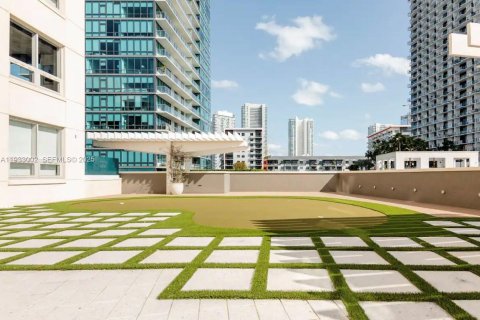 Condo in Miami, Florida, 1 bedroom  № 1991154 - photo 17