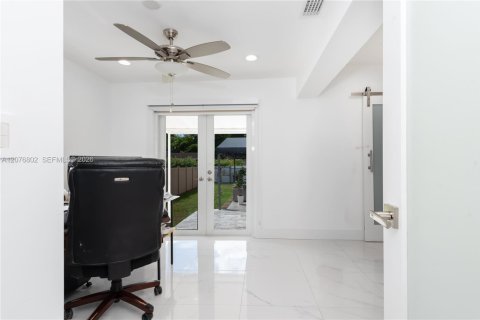 Casa en venta en Miami Springs, Florida, 4 dormitorios, 263.66 m2 № 2319634 - foto 29