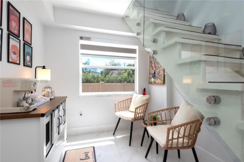 Casa en venta en Miami Springs, Florida, 4 dormitorios, 263.66 m2 № 2319634 - foto 17