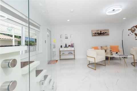 Casa en venta en Miami Springs, Florida, 4 dormitorios, 263.66 m2 № 2319634 - foto 20