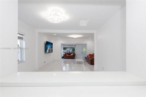 Casa en venta en Miami Springs, Florida, 4 dormitorios, 263.66 m2 № 2319634 - foto 12