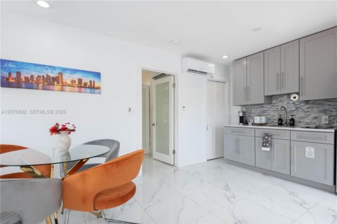 Casa en venta en Miami Springs, Florida, 4 dormitorios, 263.66 m2 № 2319634 - foto 15