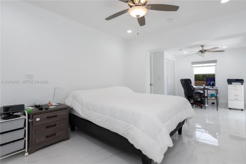Casa en venta en Miami Springs, Florida, 4 dormitorios, 263.66 m2 № 2319634 - foto 28