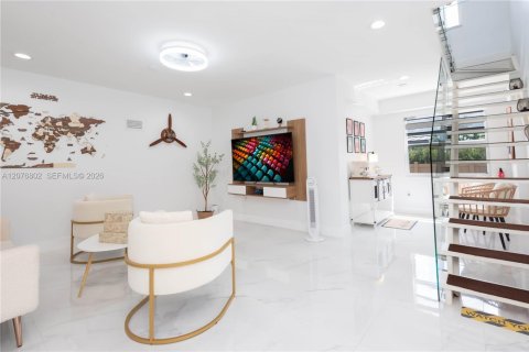 Casa en venta en Miami Springs, Florida, 4 dormitorios, 263.66 m2 № 2319634 - foto 18