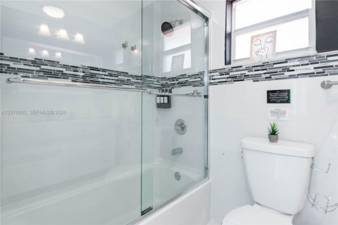Casa en venta en Miami Springs, Florida, 4 dormitorios, 263.66 m2 № 2319634 - foto 23