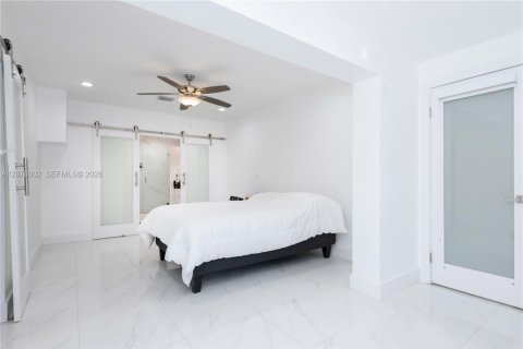 Casa en venta en Miami Springs, Florida, 4 dormitorios, 263.66 m2 № 2319634 - foto 30