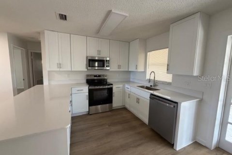House in Lake Wales, Florida 2 bedrooms, 93.46 sq.m. № 2114558 - photo 6