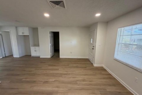 House in Lake Wales, Florida 2 bedrooms, 93.46 sq.m. № 2114558 - photo 3