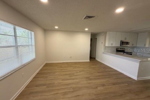 House in Lake Wales, Florida 2 bedrooms, 93.46 sq.m. № 2114558 - photo 2
