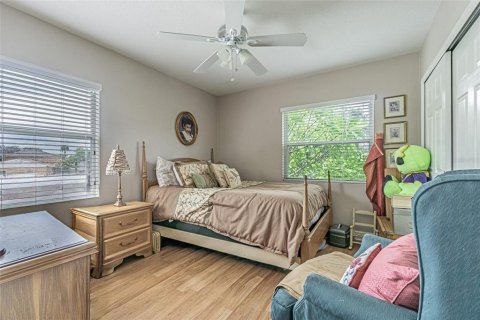 House in Tarpon Springs, Florida 4 bedrooms, 217.86 sq.m. № 2124912 - photo 22