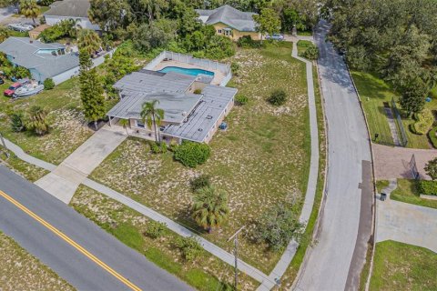 House in Tarpon Springs, Florida 4 bedrooms, 217.86 sq.m. № 2124912 - photo 8