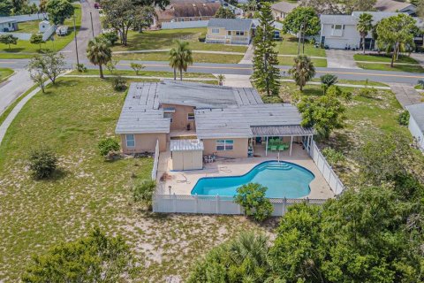 House in Tarpon Springs, Florida 4 bedrooms, 217.86 sq.m. № 2124912 - photo 5