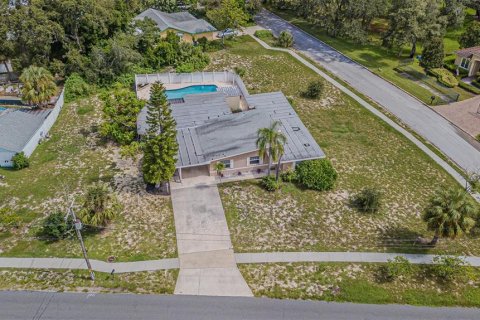House in Tarpon Springs, Florida 4 bedrooms, 217.86 sq.m. № 2124912 - photo 2