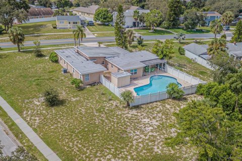 House in Tarpon Springs, Florida 4 bedrooms, 217.86 sq.m. № 2124912 - photo 3