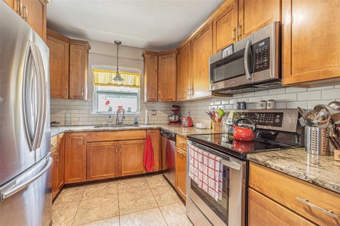 House in Tarpon Springs, Florida 4 bedrooms, 217.86 sq.m. № 2124912 - photo 13