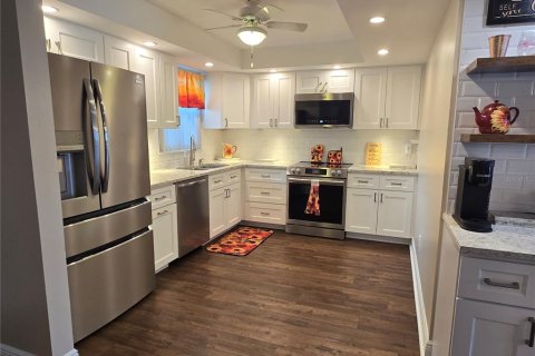 Condominio en alquiler en South Pasadena, Florida, 1 dormitorio, 97.55 m2 № 1566763 - foto 4