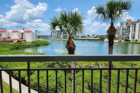Condominio en alquiler en South Pasadena, Florida, 1 dormitorio, 97.55 m2 № 1566763 - foto 1