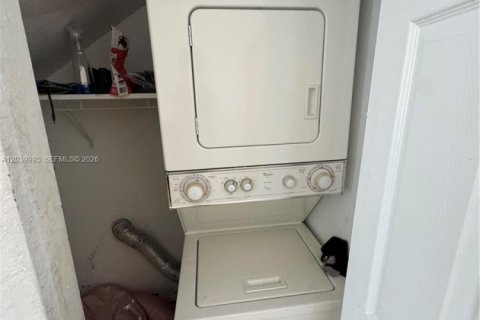 Adosado en alquiler en Miami, Florida, 4 dormitorios, 154.22 m2 № 2086167 - foto 15
