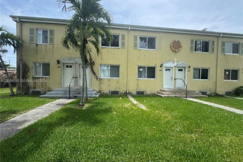 Adosado en Miami, Florida 4 dormitorios, 154.22 m2 № 2086167