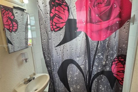 Adosado en alquiler en Miami, Florida, 4 dormitorios, 154.22 m2 № 2086167 - foto 13