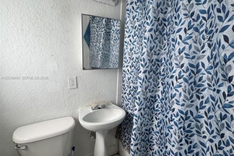 Adosado en alquiler en Miami, Florida, 4 dormitorios, 154.22 m2 № 2086167 - foto 8