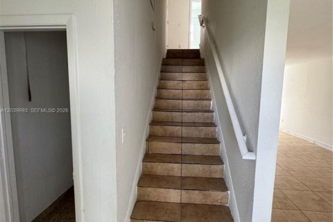 Adosado en alquiler en Miami, Florida, 4 dormitorios, 154.22 m2 № 2086167 - foto 9