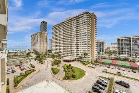 Condo à Hallandale Beach, Floride, 2 chambres  № 2039424
