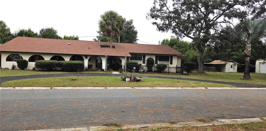 House in Ocala, Florida 4 bedrooms, 223.52 sq.m. № 2399176